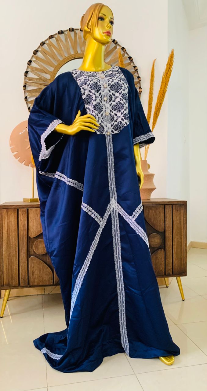 Tunique bleue avec dentelle